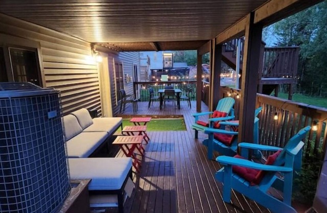 Private Guest Suite—Pool Table, Full Kitchen, Deck