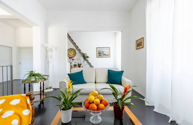 GuestHost - Station Oasis with Parking and Garden