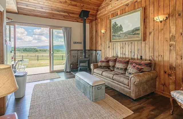 Guesthouse on horse farm adjacent to Letchworth State Park