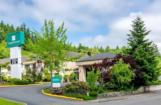GuestHouse Poulsbo Vacation! With FREE Parking and Breakfast, Pets are Welcome!