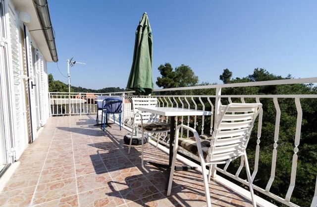 #GUESTHOUSESOBRA Studio with balcony and sea view