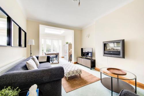 GuestReady - Big 4BR by Horsenden Hill Park