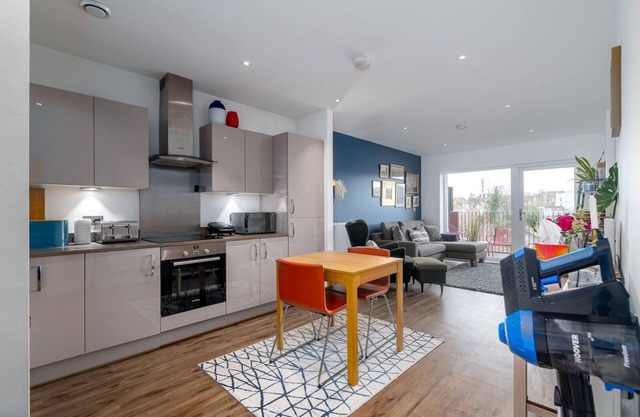 GuestReady - Blue essence with balcony in Woolwich