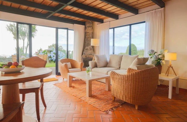 GuestReady - Green OceanView Relaxing Cottage