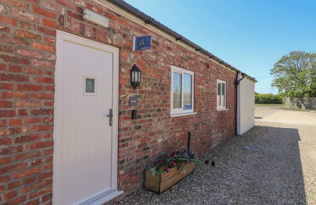 GUILLEMOT, pet friendly, character holiday cottage in Flamborough