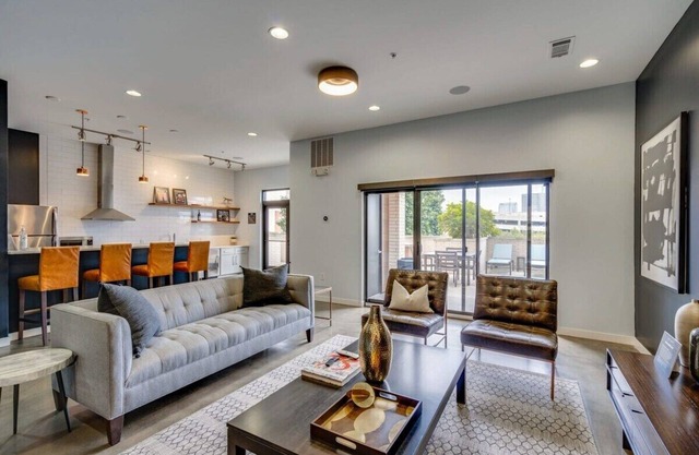 The James-Pet Friendly Luxury Gulch Apt with Gym