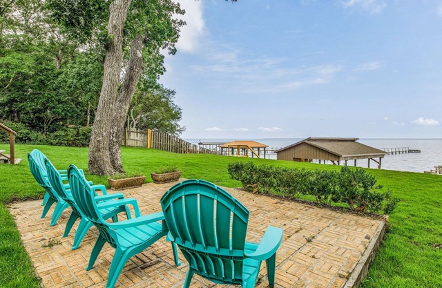 Gulf Breeze 3 Bedroom Sleeps 12 Pet Friendly Bayfront Retreat
