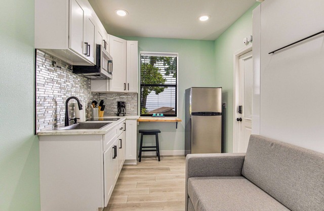 Gulf Breeze Bayfront Hideaway! Studio in Gulf Breeze Sleeps 2