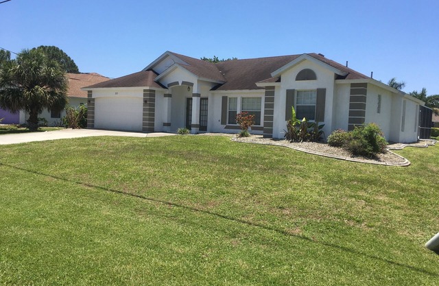 Gulf Coast Villa Sur la réserve naturelle de Rotonda West Avec une piscine privée et Jeti
