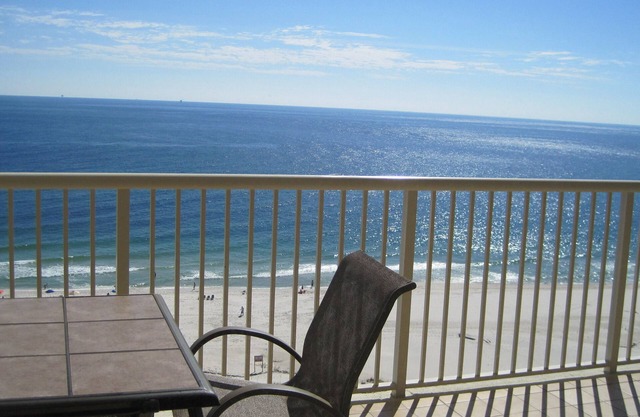 GULF FRONT MASTER - 1 BR W / BUNKS -DORAL 1405