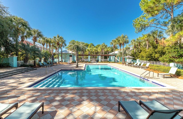 Gulf Place 1B - Stylish condo, pool, tennis, deeded beach access!!