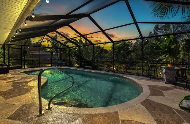Gulf Shore Getaway: Poolside Bliss, Sleeps 8