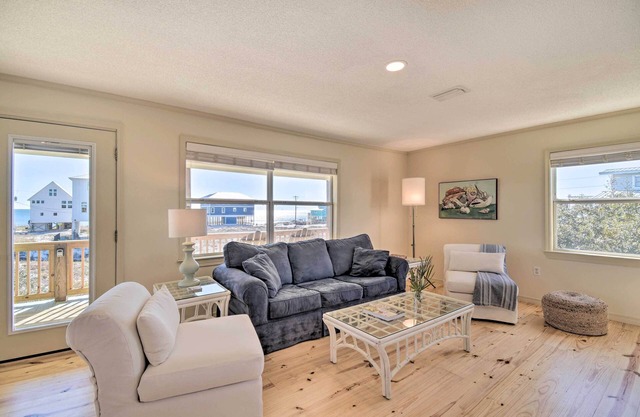 Gulf Shores Rental w/ Large Porch - Walk to Beach
