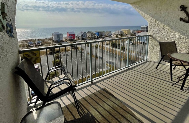 Gulf Shores Surf & Racquet Club 706a 1 Bedroom Condo by RedAwning