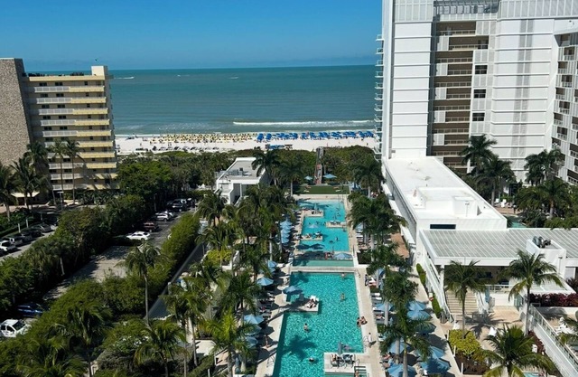 GULF side amazing view 2Brm villa sleep 8, Marriott Crystal Shores, Marco Island