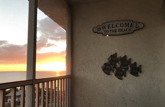 Gulf Views & Sea Breezes from Top Floor