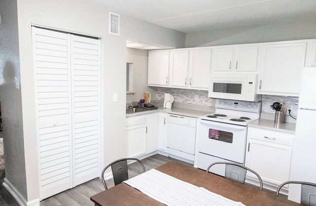 Gulfport 2 br Apt with High speed Internet