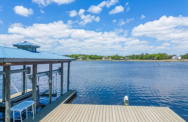 Gulfport Bayoufront Home w/Private Dock & Kayaks
