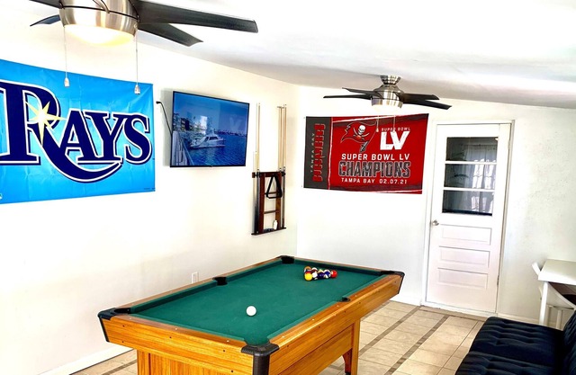 Gulfport Cottage by the Beach, Restaurants, & Marina