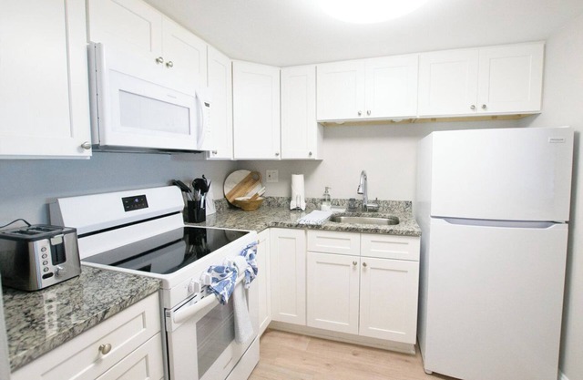 Gulfport Landing #2: Spacious 1/1 Apartment