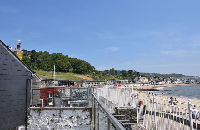 GULL COTTAGE, family friendly, luxury holiday cottage in Lyme Regis