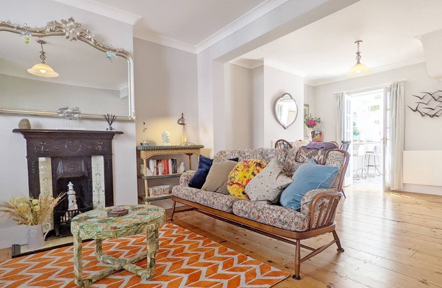 Gull Cottage - Worthing - a cottage that sleeps 3 guests in 2 bedrooms