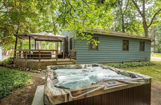 Gun Lake 4 BD/2BA Home w/ Hot Tub Near Casino/Winery