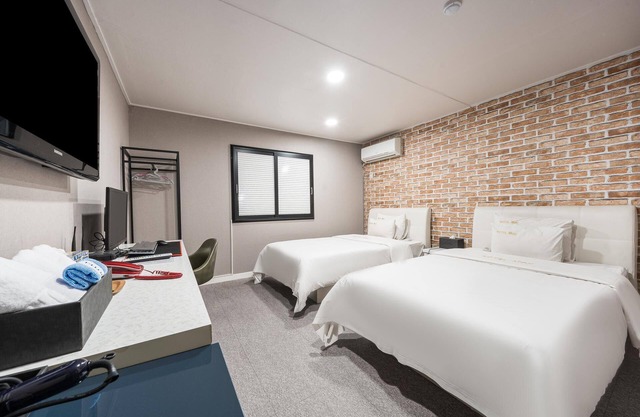 Gunsan Hotel May