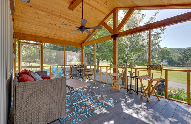 NOUVEAU! Maison du lac Guntersville avec cale de bateau couverte!