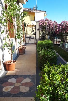 Guspini-Casa vacanze con giardino IUN R1321
