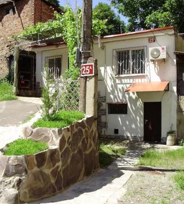 Gusthouse on Erekle 25 (люкс)