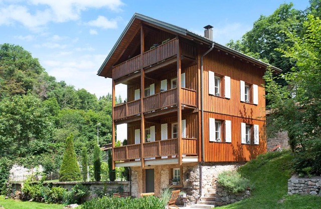 Gutenburghüsli mit Garten am Fluss