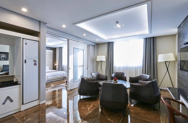 Gwangju Songjeongdong Aura Hotel