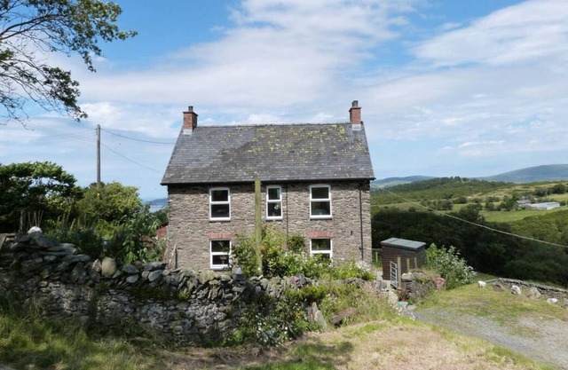 Un chalet confortable et bien équipé avec hébergement généreux pour 6 dans un endroit paisible avec