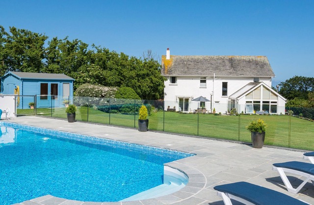 GWEL MOR, pet friendly, luxury holiday cottage in Port Isaac