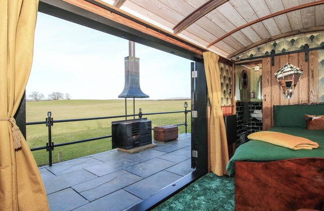 GWR WAGON - VICTORIA STATION, romantic, with a garden in Ludlow