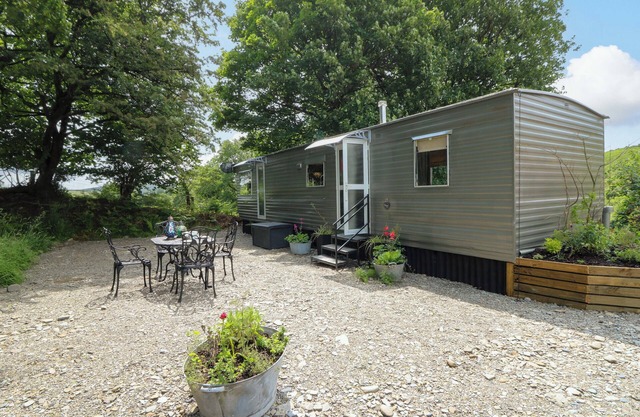 GWYBEDOG, family friendly, luxury holiday cottage in Lampeter