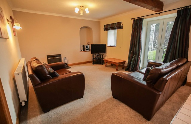 GWYNANT - a cottage that sleeps 4 guests in 2 bedrooms