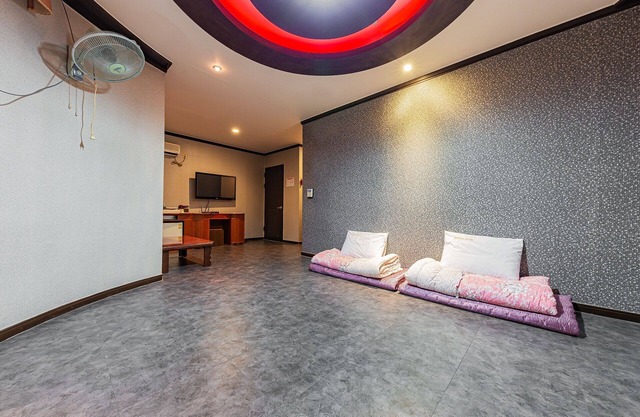 Gyeryong White Motel