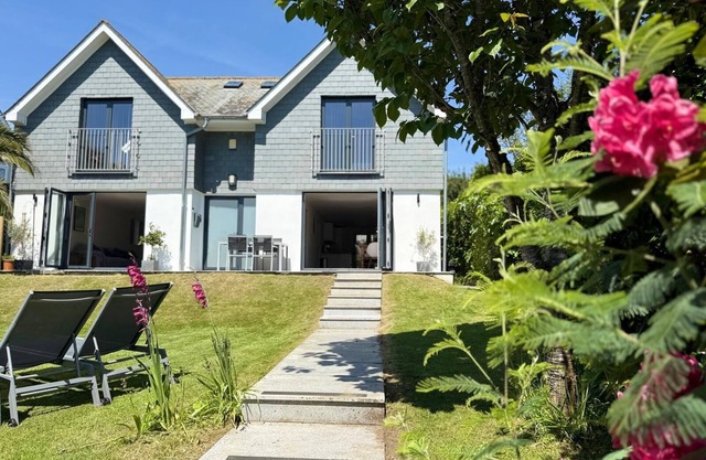 Gylly Beach Falmouth Sleeps 8 with parking and only 2 minutes walk to the beach