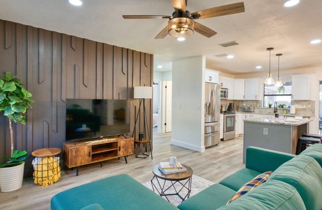 Gym & Game Room | Modern SUNNY RETREAT