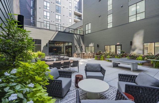 GYM+HULU+Parking Near Shopping-UPMC-Universities