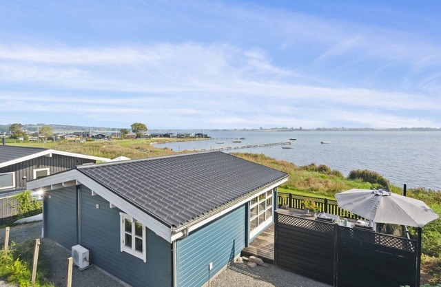"Gyrth" - 20m to the inlet by Interhome