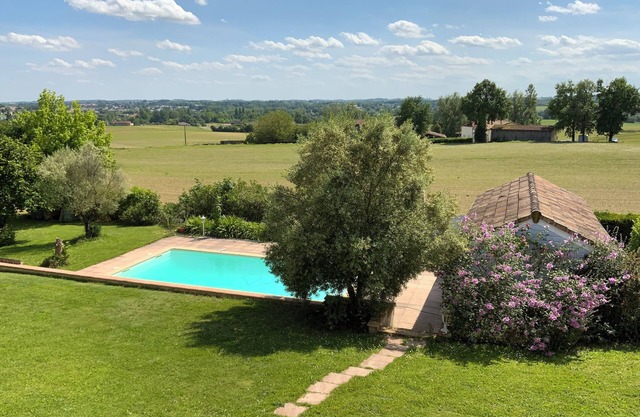 Maison L'arbre Vert : piscine chauffée. sans vis-à-vis, à 6 km de Eymet 160 m²