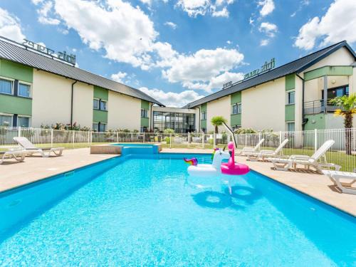 Hôtel Ibis Styles Bourges - Piscine extérieure chauffée - Restaurants à proximité