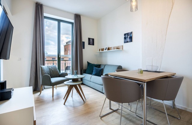 Hübsches Apartment mit Balkon, Hafenblick und Saunanutzung in Erstklassiger Lage