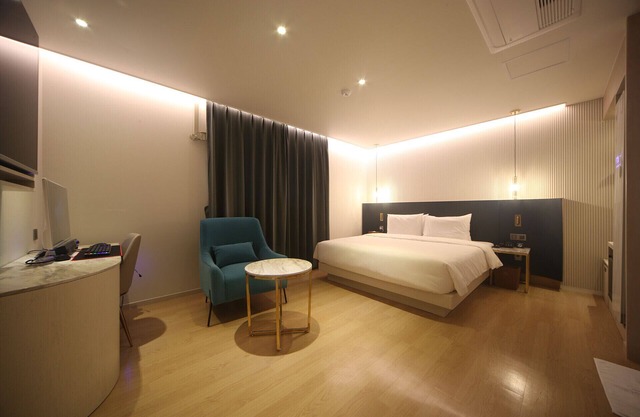 H Avenue Hotel