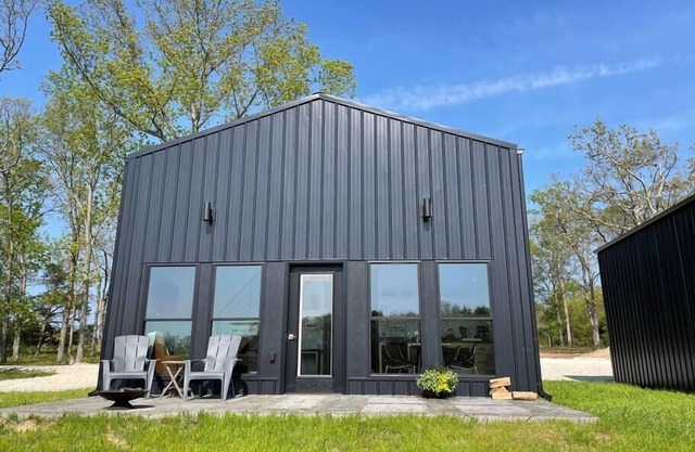 Hermann Modern Lakeside Cabin (Cabin 3)