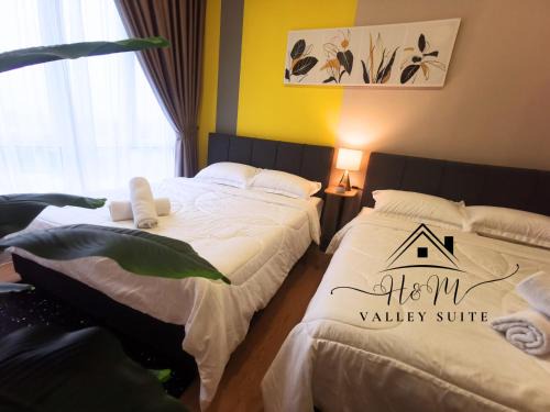 H&M Valley Suite - Pool View