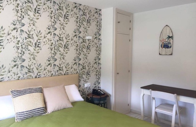H. Doble Standard - Une Chambre Hôtel, Couchages 2